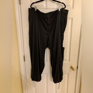 Old navy black cargo pants NWT size xxL.